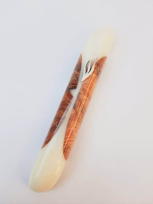 27 בית מזוזה 12 עץ זית ואפוקסי לבן