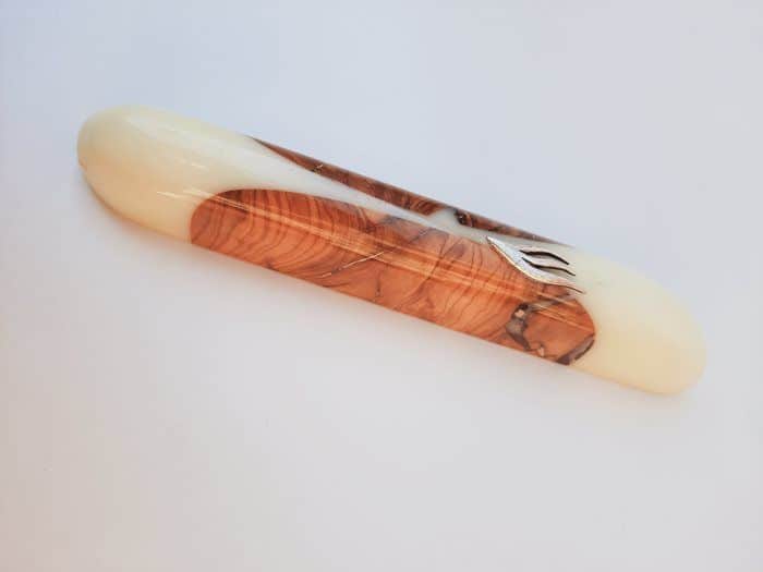 27-3 מזוזה 12 עץ זית ואפוקסי לבן