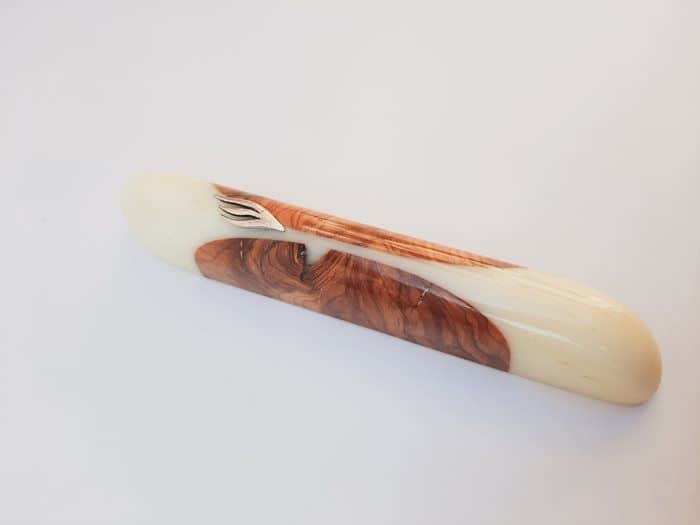 27-4 מזוזה 12 עץ זית ואפוקסי לבן