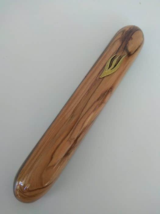 32 מזוזה 12 עץ זית ומילוי אפוקסי