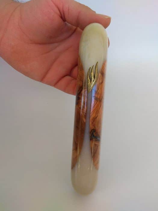 33 מזוזה 12 עץ זית ואפוקסי לבן