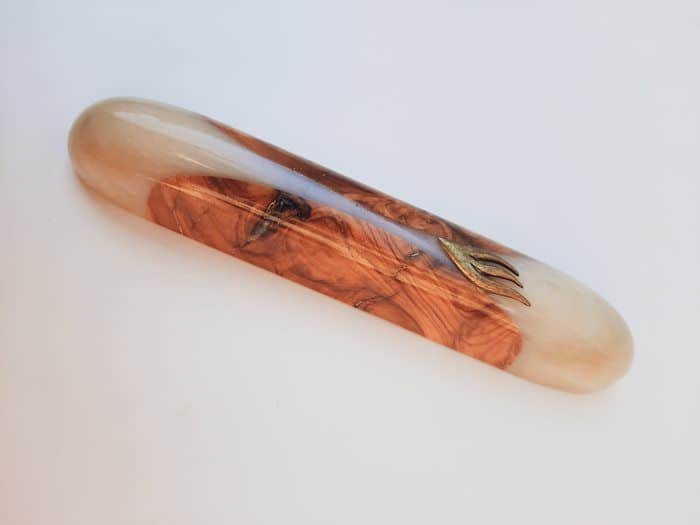 33-4 מזוזה 12 עץ זית ואפוקסי לבן