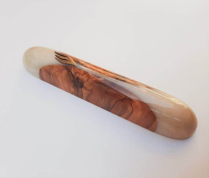 33-5 מזוזה 12 עץ זית ואפוקסי לבן