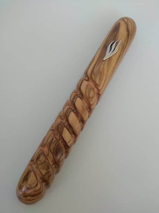 35 מזוזה 15 עץ זית וחריטה