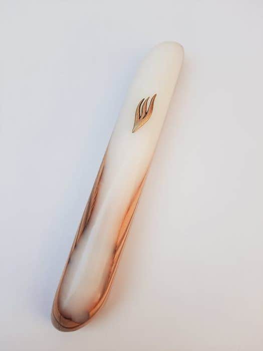 36 בית מזוזה 15 עץ זית ואפוקסי לבן