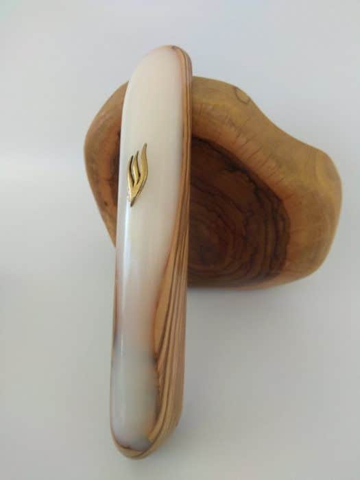 36 מזוזה 15 עץ זית ואפוקסי לבן