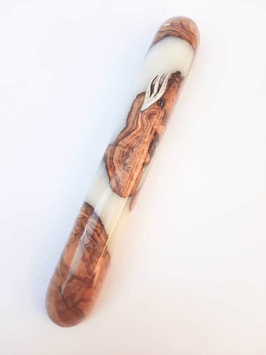 38 בית מזוזה עץ זית אפוקסי לבן