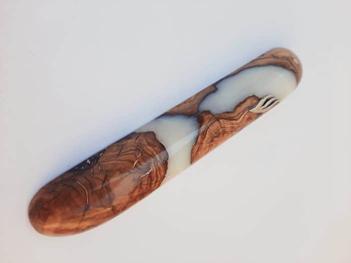 38-2 מזוזה עץ זית אפוקסי לבן