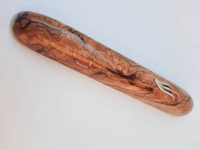 39-3 מזוזה עץ זית מילוי אפוקסי לבן