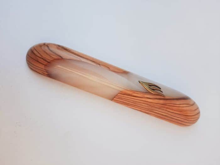 41-1 מזוזה עץ זית אפוקסי פנינה