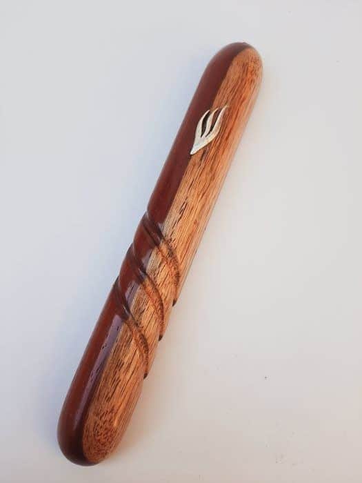 43 בית מזוזה עץ פדאוק עם חריטה