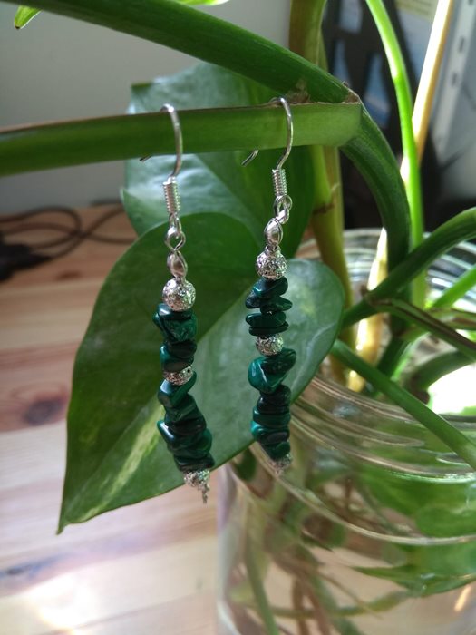 AG-2 עגיל מלכית ירוק וכסוף.