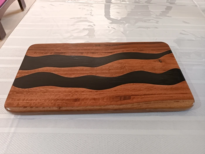 קרש חיתוך - אקליפטוס ואפוקסי שחור