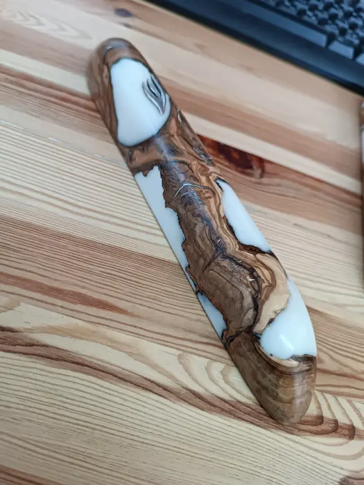 46 בית מזוזה 12 עץ זית אפוקסי לבן